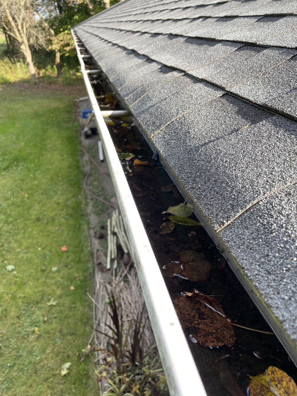 High Quality Eavestrough Cleaning Performed in Dundas Ontario