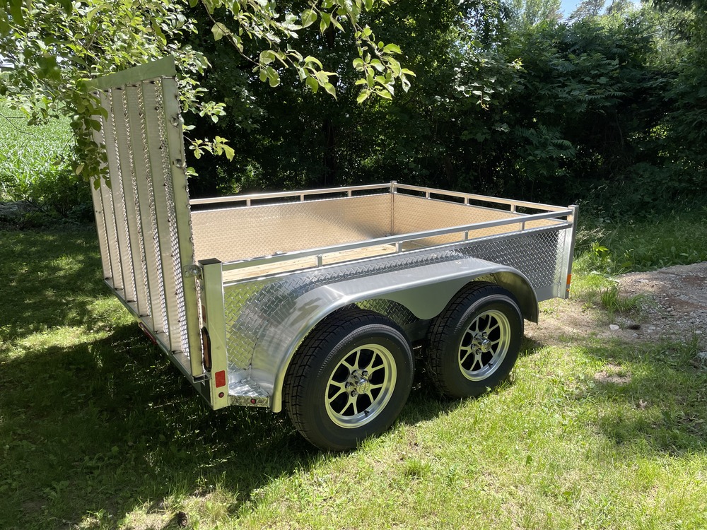 New custom trailer made for Ri's Rinse.